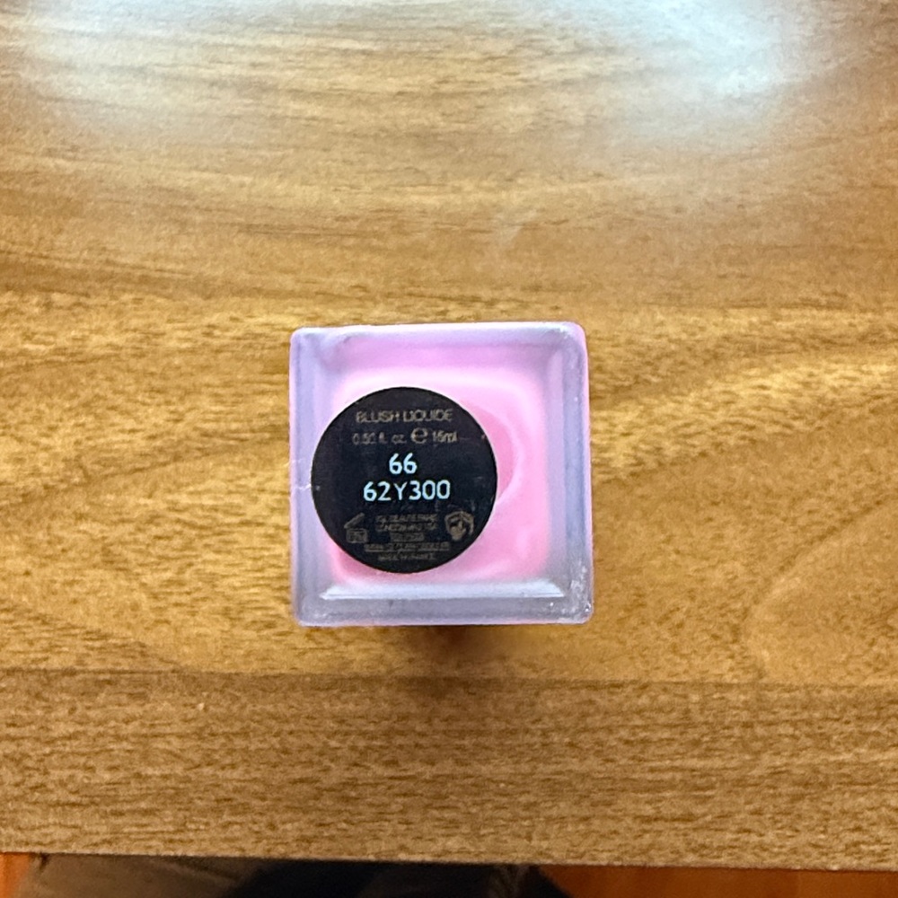Yves Saint Laurent Make Me Blush 12H Blurring Liquid Blush - Picture 8 of 9